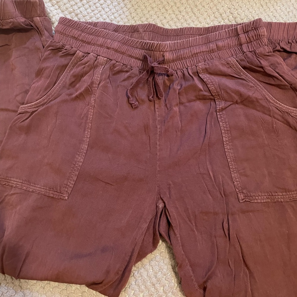 Mauve joggers slightly worn from American eagle.